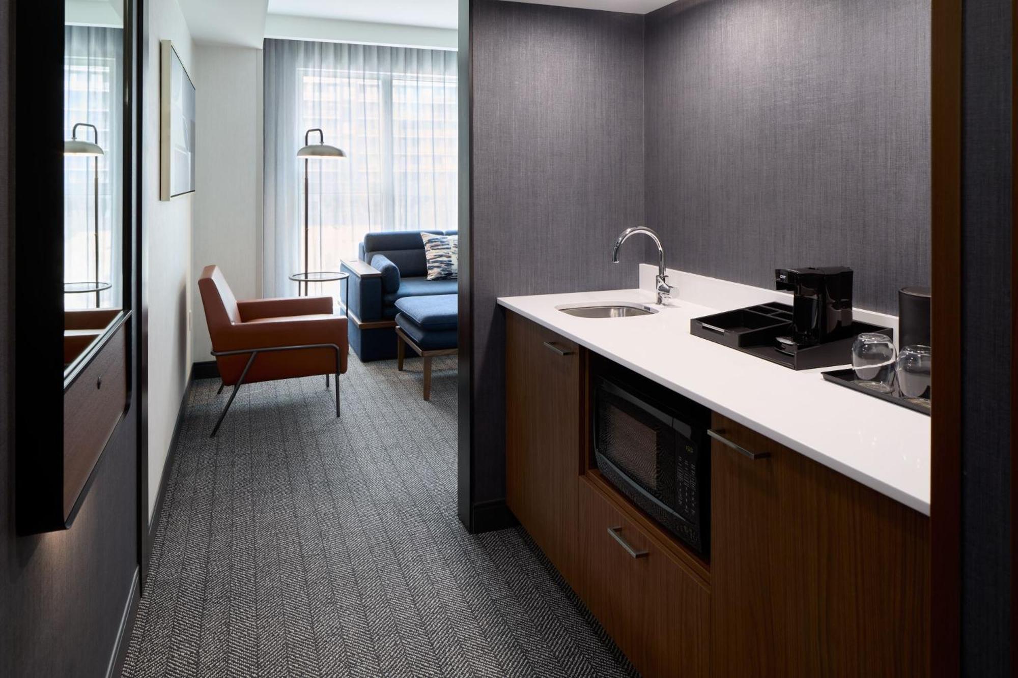 فندق Courtyard By Marriott Montreal لافال المظهر الخارجي الصورة