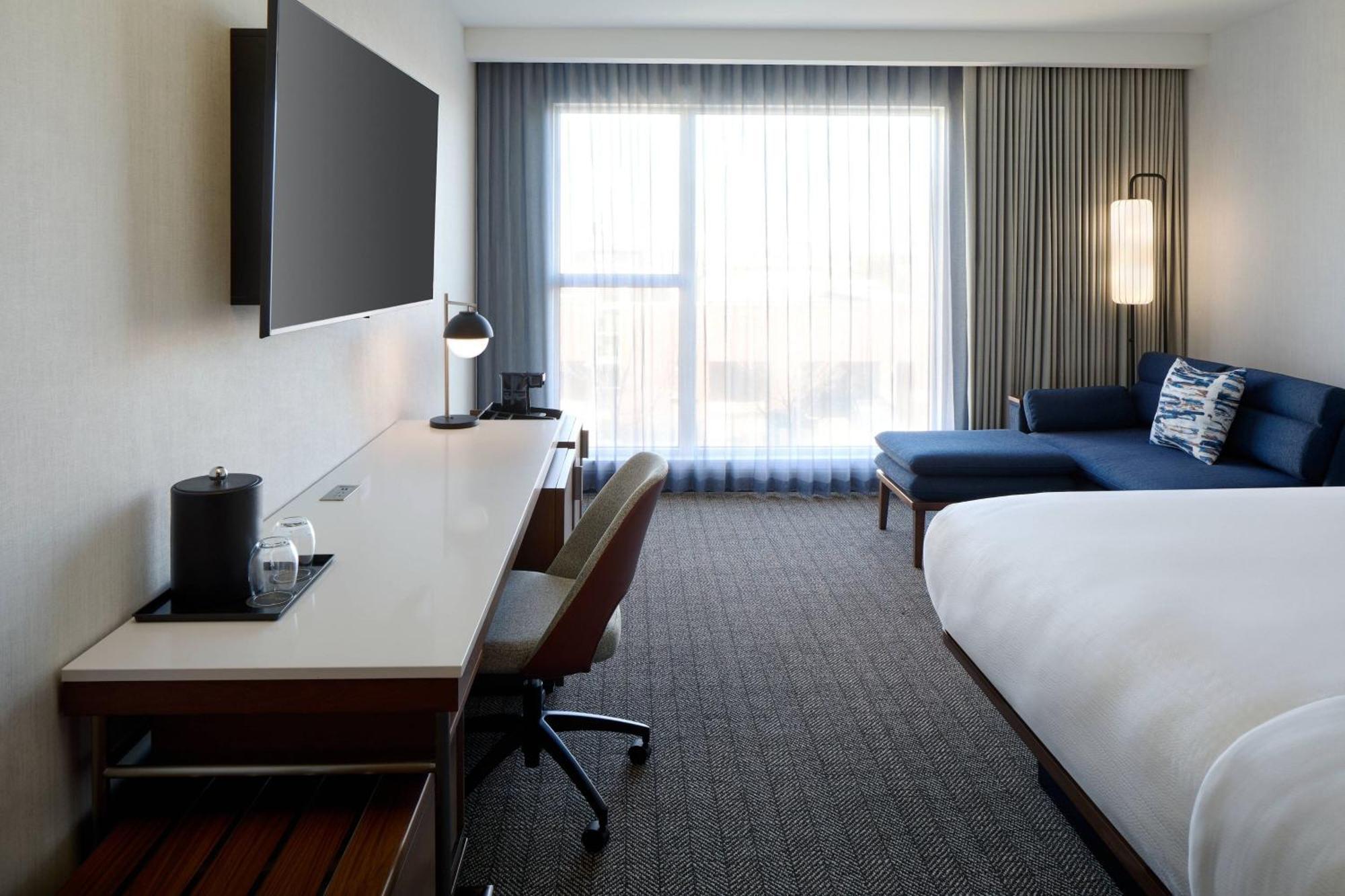 فندق Courtyard By Marriott Montreal لافال المظهر الخارجي الصورة
