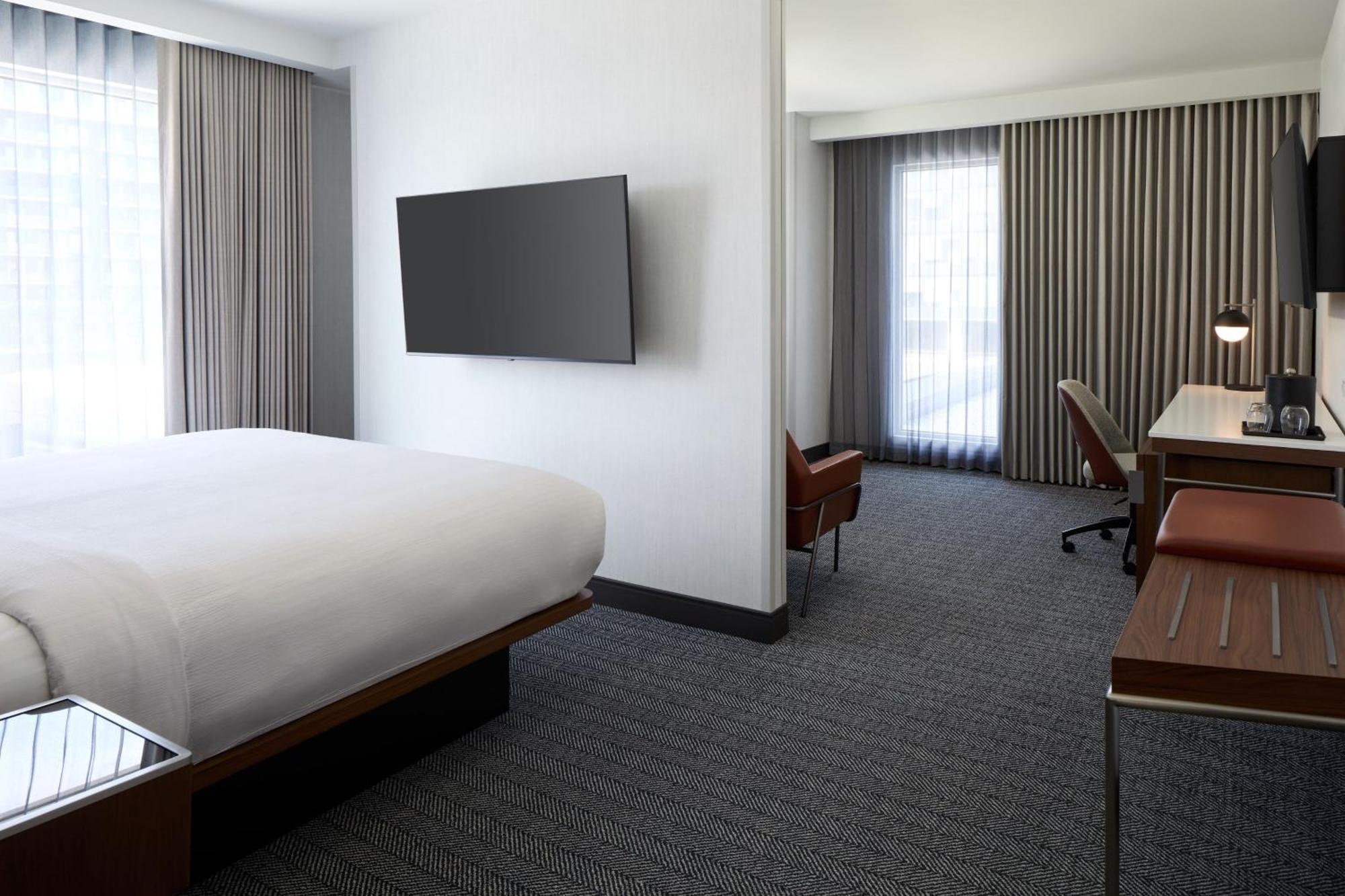فندق Courtyard By Marriott Montreal لافال المظهر الخارجي الصورة