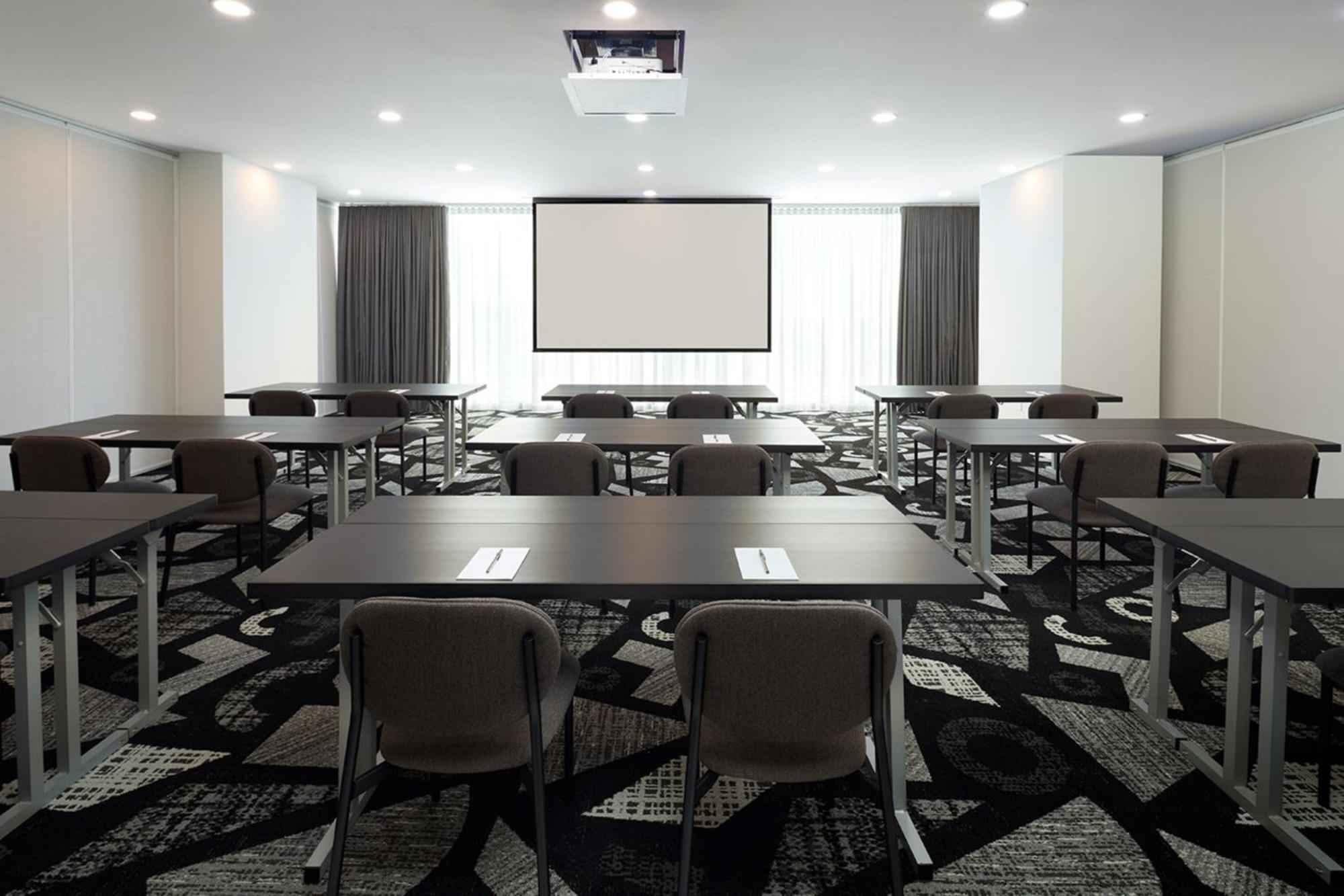 فندق Courtyard By Marriott Montreal لافال المظهر الخارجي الصورة