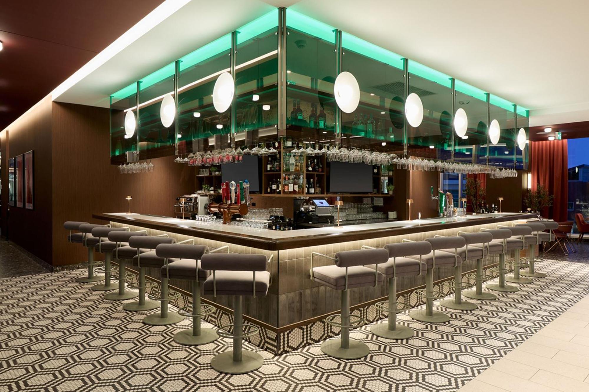 فندق Courtyard By Marriott Montreal لافال المظهر الخارجي الصورة